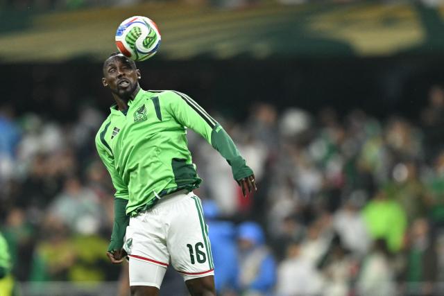 Mexico's forward #16 Julian Quinones warms up ahead of the 2026 World Cup round of 32 football match between Mexico and Ecuador at the Mexico City Stadium in Mexico City on June 30, 2026.  (Photo by Yuri CORTEZ / AFP)