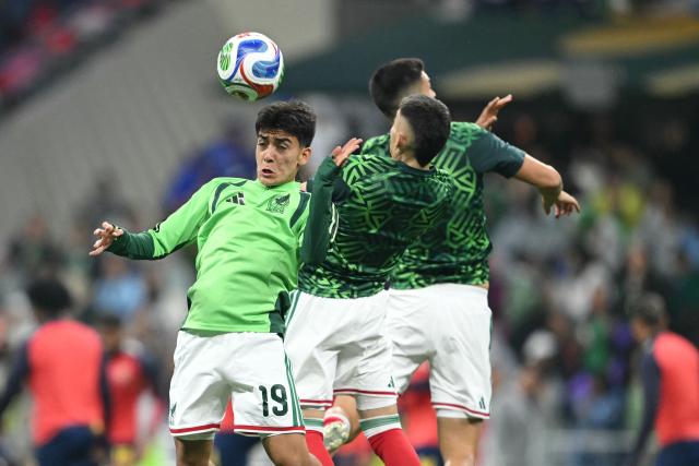 Mexico's midfielder #19 Gilberto Mora warms up ahead of the 2026 World Cup round of 32 football match between Mexico and Ecuador at the Mexico City Stadium in Mexico City on June 30, 2026.  (Photo by Yuri CORTEZ / AFP)