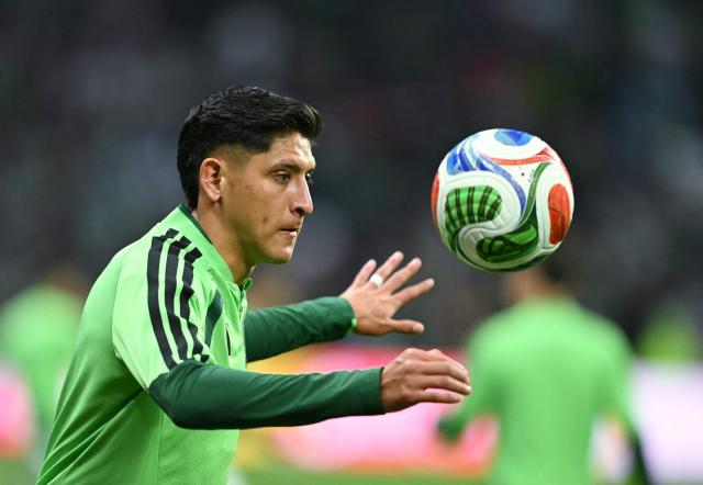 Mexico's midfielders #04 Edson Alvarez warms up ahead of the 2026 World Cup round of 32 football match between Mexico and Ecuador at the Mexico City Stadium in Mexico City on June 30, 2026.  (Photo by Yuri CORTEZ / AFP)