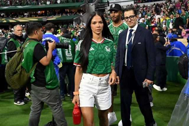 Sydney Warner, wife of the US professional football linebacker for the San Francisco 49ers Fred Warner, is seen in the pitch ahead of the 2026 World Cup round of 32 football match between Mexico and Ecuador at the Mexico City Stadium in Mexico City on June 30, 2026.  (Photo by CARL DE SOUZA / AFP)