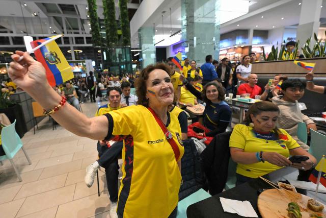 Ecuadorian football fans watch the FIFA World Cup round of 32 match between Mexico and Ecuador at a shopping center in Quito on June 30, 2026. (Photo by Rodrigo BUENDIA / AFP)