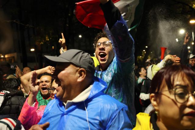 Mexican fans react as they watch the FIFA World Cup round of 32 football match between Mexico and Ecuado at the Angel of Independence in Mexico City on June 30, 2026. (Photo by Claudia Rosel / AFP)