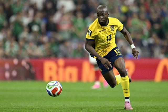 Ecuador's forward #13 Enner Valencia controls the ball during the 2026 World Cup round of 32 football match between Mexico and Ecuador at the Mexico City Stadium in Mexico City on June 30, 2026.  (Photo by CARL DE SOUZA / AFP)