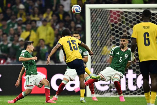 Ecuador's midfielder #15 Pedro Vite shoots but fails to score during the 2026 World Cup round of 32 football match between Mexico and Ecuador at the Mexico City Stadium in Mexico City on June 30, 2026.  (Photo by CARL DE SOUZA / AFP)