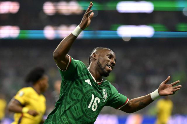 Mexico's forward #16 Julian Quinones reacts during the 2026 World Cup round of 32 football match between Mexico and Ecuador at the Mexico City Stadium in Mexico City on June 30, 2026.  (Photo by CARL DE SOUZA / AFP)
