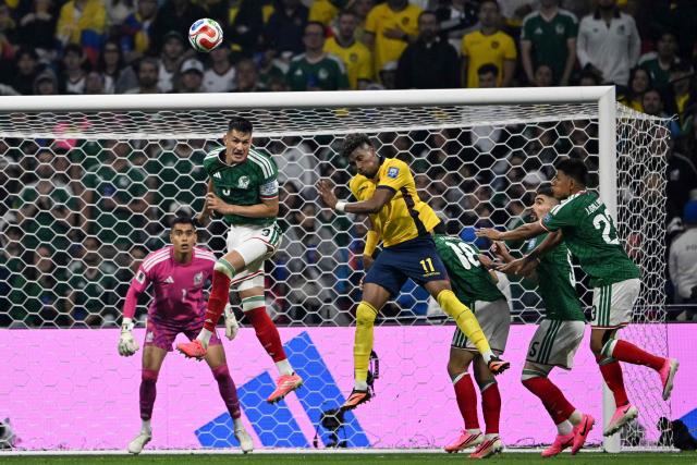 Mexico's defender #03 Cesar Montes and Ecuador's forward #11 Kevin Rodriguez fight for the ball during the 2026 World Cup round of 32 football match between Mexico and Ecuador at the Mexico City Stadium in Mexico City on June 30, 2026.  (Photo by CARL DE SOUZA / AFP)