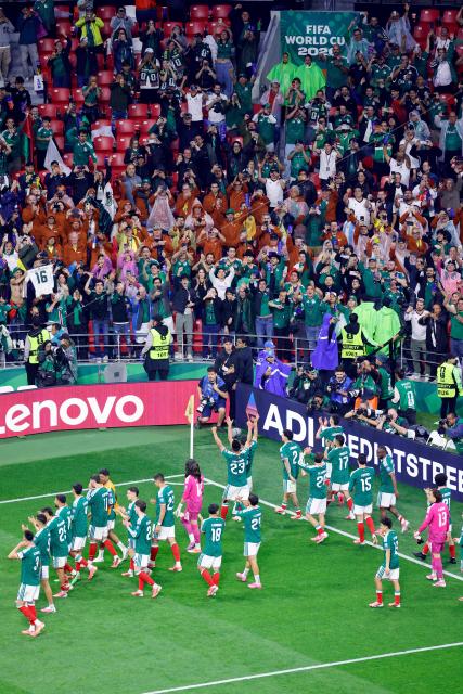 Mexico's players celebrate after winning the 2026 World Cup round of 32 football match between Mexico and Ecuador at the Mexico City Stadium in Mexico City on June 30, 2026.  (Photo by Rodrigo Oropeza / AFP)
