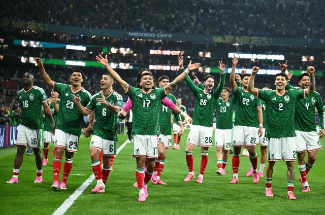 TOPSHOT - Mexico's players celebrate after winning the 2026 World Cup round of 32 football match between Mexico and Ecuador at the Mexico City Stadium in Mexico City on June 30, 2026.  (Photo by YURI CORTEZ / AFP)