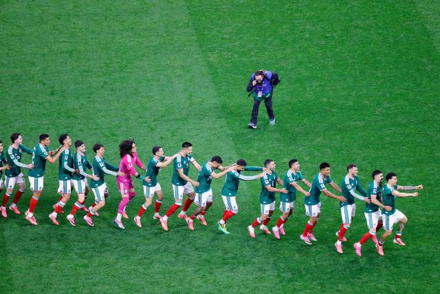 Mexico's players celebrate after winning the 2026 World Cup round of 32 football match between Mexico and Ecuador at the Mexico City Stadium in Mexico City on June 30, 2026.  (Photo by Rodrigo Oropeza / AFP)