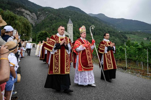 Spanish born traditionalist Catholic Bishop of the Society of Saint Pius X (SSPX) Alfonso de Galarreta walks during a procession prior to the schismatic consecration of bishops by the traditionalist Catholic Society of Saint Pius X (SSPX) in Econe, western Switzerland, on July 1, 2026. On June 30, 2026, Pope Leo XIV urged the Society to abandon its plan to ordain bishops without Vatican approval, warning it would lead to automatic excommunication. Founded in 1970 in Econe by French bishop Marcel Lefebvre, the Society of Saint Pius X categorically rejects the changes in the Church since the Second Vatican Council. (Photo by Fabrice COFFRINI / AFP)