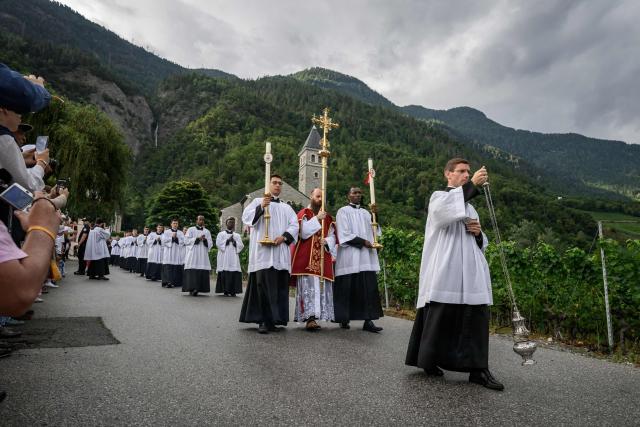 Priests take part to a procession prior to the schismatic consecration of bishops by the traditionalist Catholic Society of Saint Pius X (SSPX) in Econe, western Switzerland, on July 1, 2026. On June 30, 2026, Pope Leo XIV urged the Society to abandon its plan to ordain bishops without Vatican approval, warning it would lead to automatic excommunication. Founded in 1970 in Econe by French bishop Marcel Lefebvre, the Society of Saint Pius X categorically rejects the changes in the Church since the Second Vatican Council. (Photo by Fabrice COFFRINI / AFP)