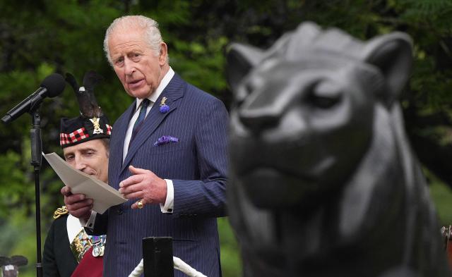 Britain's King Charles III, in his role as Colonel-in-Chief of the Royal Regiment of Scotland, speaks after unveiling a statue of a lion, by Scottish sculptor Kenny Hunter, to mark the Regiment's 20th anniversary, at West Princes Street Gardens in Edinburgh, Scotland, on July 1, 2026. (Photo by Aaron Chown / POOL / AFP)