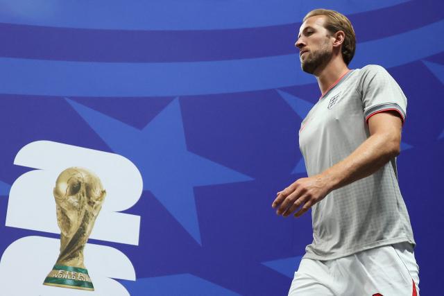 England's forward #09 Harry Kane enters the pitch to take part in the warm-up ahead of the 2026 World Cup round of 32 match football between England and the Democratic Republic of Congo at the Atlanta Stadium in Atlanta on July 1, 2026.  (Photo by Odd ANDERSEN / AFP)