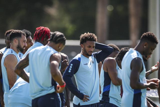 Cape Verde's forward #20 Ryan Mendes (C) gestures as he takes part in a training session at Waters Sportsplex in Tampa on July 1, 2026, ahead of the 2026 FIFA World Cup football tournament round of 32 match between Argentina and Cape Verde. (Photo by PATRICIA DE MELO MOREIRA / AFP)