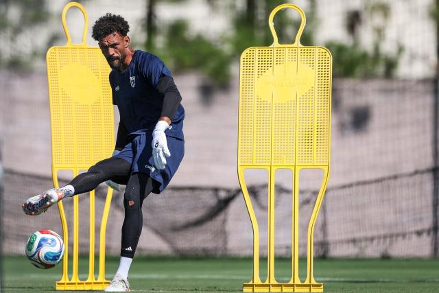 Cape Verde's goalkeeper #01 Vozinha takes part in a training session at Waters Sportsplex in Tampa on July 1, 2026, ahead of the 2026 FIFA World Cup football tournament round of 32 match between Argentina and Cape Verde. (Photo by PATRICIA DE MELO MOREIRA / AFP)