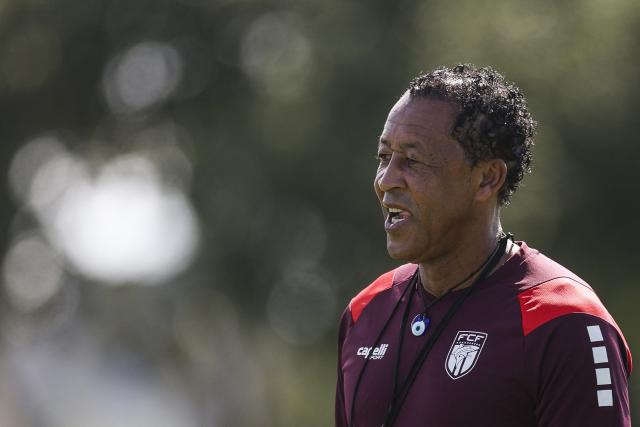 Cape Verde's head coach Bubista takes part in a training session at Waters Sportsplex in Tampa on July 1, 2026, ahead ofthe 2026 FIFA World Cup football tournament round of 32 match between Argentina and Cape Verde. (Photo by PATRICIA DE MELO MOREIRA / AFP)