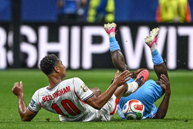 Congo DR's midfielder #07 Nathanael Mbuku is fouled by England's midfielder #10 Jude Bellingham during the 2026 World Cup round of 32 match football between England and the Democratic Republic of Congo at the Atlanta Stadium in Atlanta on July 1, 2026.  (Photo by ROBERTO SCHMIDT / AFP)