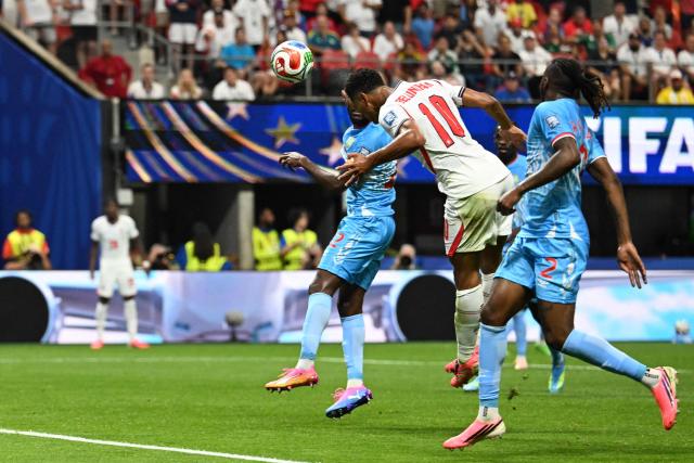 England's midfielder #10 Jude Bellingham heads the ball and misses a chance during the 2026 World Cup round of 32 match football between England and the Democratic Republic of Congo at the Atlanta Stadium in Atlanta on July 1, 2026.  (Photo by ROBERTO SCHMIDT / AFP)