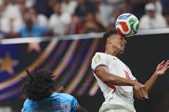England's midfielder #10 Jude Bellingham heads the ball next to Congo DR's midfielder #08 Samuel Moutoussamy during the 2026 World Cup round of 32 match football between England and the Democratic Republic of Congo at the Atlanta Stadium in Atlanta on July 1, 2026.  (Photo by Odd ANDERSEN / AFP)