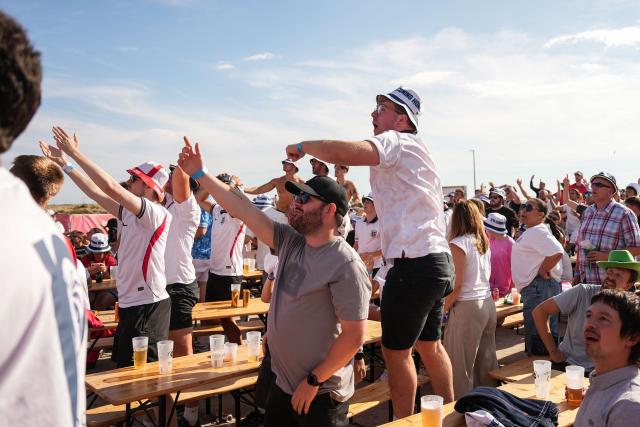 England supporters react as they watch the 2026 World Cup round-of-32 football match between England and the Democratic Republic of Congo, at the 4TheFans Fan Park in Brighton, southern England on July 1, 2026. (Photo by CARLOS JASSO / AFP)
