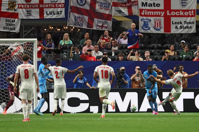 England's forward #09 Harry Kane and Congo DR's defender #22 Chancel Mbemba fight for the ball next to Congo DR's defender #04 Axel Tuanzebe, England's defender #02 Ezri Konsa and England's midfielder #10 Jude Bellingham during the 2026 World Cup round of 32 match football between England and the Democratic Republic of Congo at the Atlanta Stadium in Atlanta on July 1, 2026.  (Photo by Odd ANDERSEN / AFP)