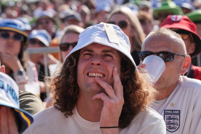 An England supporter reacts while watching the 2026 World Cup round-of-32 football match between England and the Democratic Republic of Congo, at the 4TheFans Fan Park in Brighton, southern England on July 1, 2026. (Photo by CARLOS JASSO / AFP)