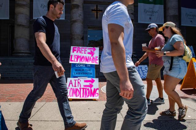 A sign offering air conditioning and free lemonade is seen outside a church during a heat wave in Boston, Massachusetts on July 1, 2026. Tens of millions of Americans sweltered under furnace-like temperatures this week as central and eastern cities hunkered down for a heat wave set to last through the July 4 holiday weekend. Dozens of local temperature records could be broken, the National Weather Service (NWS) warned, with temperatures in many places to surpass 100 degrees Fahrenheit (38 degrees Celsius) and high humidity pushing the heat index as high as 115 degrees. (Photo by Joseph Prezioso / AFP)