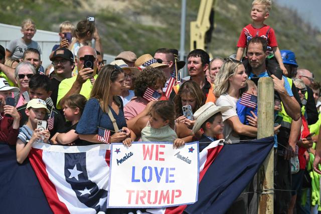 People wait for the arrival of US President Donald Trump ahead of a ceremony to mark the opening of the Theodore Roosevelt Presidential Library in Medora, North Dakota, on July 1, 2026. . (Photo by SAUL LOEB / AFP)