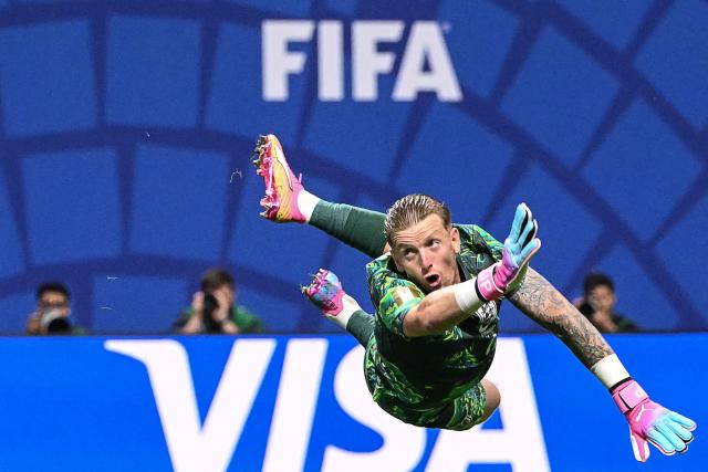 England's goalkeeper #01 Jordan Pickford dives during the 2026 World Cup round of 32 match football between England and the Democratic Republic of Congo at the Atlanta Stadium in Atlanta on July 1, 2026.  (Photo by ROBERTO SCHMIDT / AFP)