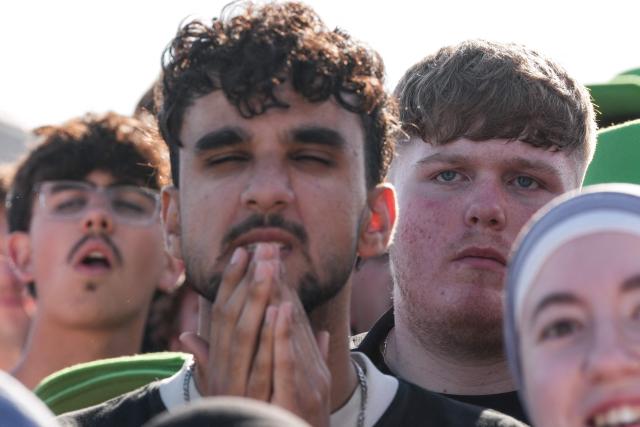England supporters react as they watch the 2026 World Cup round-of-32 football match between England and the Democratic Republic of Congo, at the 4TheFans Fan Park in Brighton, southern England on July 1, 2026. (Photo by CARLOS JASSO / AFP)