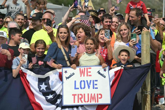 People wait for the arrival of US President Donald Trump ahead of a ceremony to mark the opening of the Theodore Roosevelt Presidential Library in Medora, North Dakota, on July 1, 2026. . (Photo by SAUL LOEB / AFP)