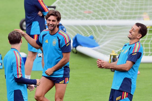 Spain's forward #07 Ferran Torres and Spain's forward #21 Mikel Oyarzabal take part in an MD-1 training session at Carson Sports Park in Carson on July 1, 2026, on the eve of the 2026 World Cup round of 32 football match between Spain and Austria. (Photo by Frederic J. Brown / AFP)
