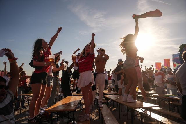 England supporters celebrate the team's victory after watching the 2026 World Cup round-of-32 football match between England and the Democratic Republic of Congo, at the 4TheFans Fan Park in Brighton, southern England on July 1, 2026. (Photo by CARLOS JASSO / AFP)
