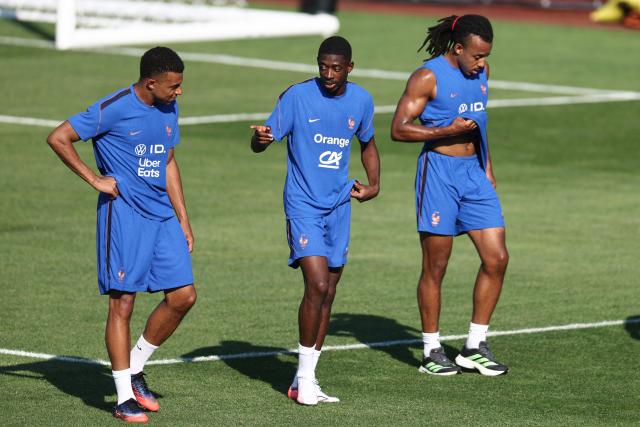 France's forward #07 Ousmane Dembele (C) gestures next to France's forward #10 Kylian Mbappe (L) and defender #05 Jules Kounde (R) as they take part in a training session at Bentley University in Waltham, near Boston, on July 1, 2026, during the 2026 World Cup football tournament. (Photo by FRANCK FIFE / AFP)