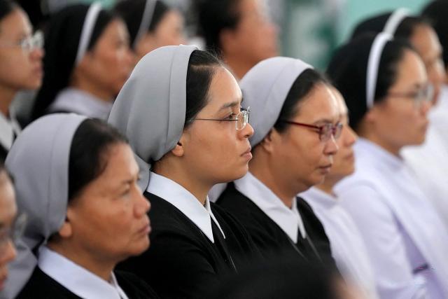 Nuns attend the beatification mass for the late Vietnamese Catholic priest Francis Xavier Truong Buu Diep at the Tac Say Pilgrimage Center in Ca Mau province in southern Vietnam. The first beatification ceremony was held in Vietnam in the nearly 500-year history of the Catholic Church in the country. (Photo by AFP)