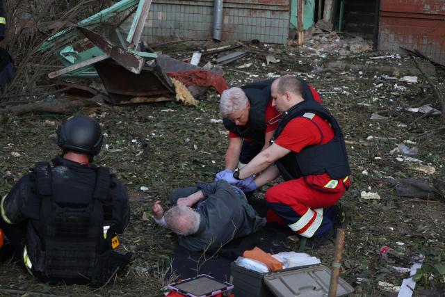 Medical workers help a wounded local resident from a damaged residential building following missile strikes on the Ukrainian capital of Kyiv on July 2, 2026, amid the Russian invasion of Ukraine. Russian missile and drone strikes rocked Kyiv early on July 2, killing at least eight people and wounding dozens, after President Volodymyr Zelensky warned that Moscow was preparing a "massive attack". (Photo by Serhii Okunev / AFP)