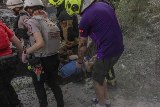 Rescuers carry an injured man from a damaged residential building following a Russian air attack on the Ukrainian capital of Kyiv on July 2, 2026, amid the Russian invasion in Ukraine. Russian missile and drone strikes rocked Kyiv early on July 2, killing at least eight people and wounding dozens, after President Volodymyr Zelensky warned that Moscow was preparing a "massive attack". (Photo by Roman PILIPEY / AFP)