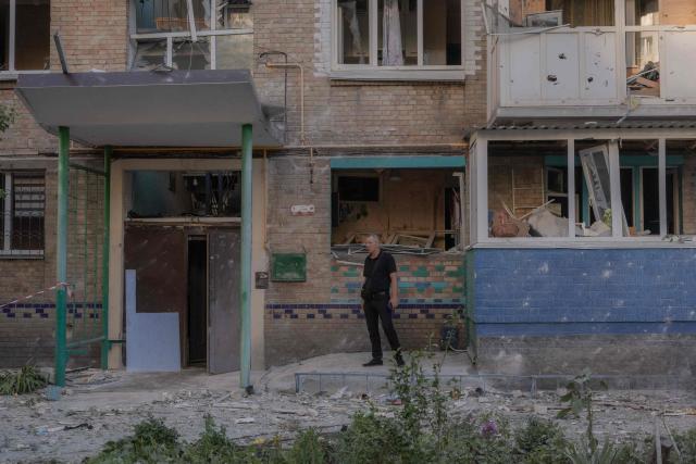 A man stands at the site of a residential building damaged following a Russian air attack on the Ukrainian capital of Kyiv on July 2, 2026, amid the Russian invasion in Ukraine. Russian missile and drone strikes rocked Kyiv early on July 2, killing at least eight people and wounding dozens, after President Volodymyr Zelensky warned that Moscow was preparing a "massive attack". (Photo by Roman PILIPEY / AFP)
