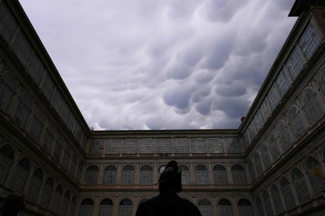 Mammatus clouds are seen in the sky as a Swiss Guard stands in San Damaso courtyard before the arrival of outgoing President of Colombia, Gustavo Petro Urrego for a meeting with Pope Leo XIV, in the Vatican on July 2, 2026. (Photo by Tiziana FABI / AFP)