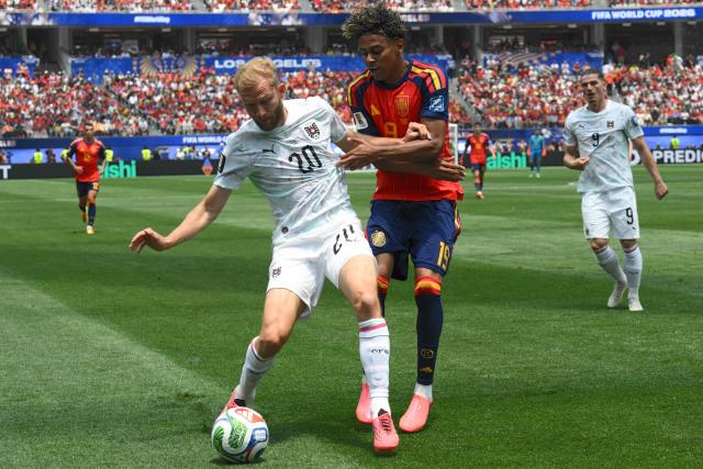 Austria's midfielder #20 Konrad Laimer and Spain's forward #19 Lamine Yamal fight for the ball during the 2026 World Cup round of 32 football match between Spain and Austria at the Los Angeles Stadium in Inglewood on July 2, 2026.  (Photo by Patrick T. Fallon / AFP)