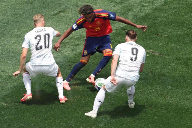 Spain's forward #19 Lamine Yamal controls the ball past Austria's midfielder #20 Konrad Laimer and midfielder #09 Marcel Sabitzer during the 2026 World Cup round of 32 football match between Spain and Austria at the Los Angeles Stadium in Inglewood on July 2, 2026.  (Photo by VALERIE MACON / AFP)
