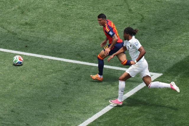 Spain's defender #12 Pedro Porro runs with the ball past Austria's midfielder #17 Carney Chukwuemeka during the 2026 World Cup round of 32 football match between Spain and Austria at the Los Angeles Stadium in Inglewood on July 2, 2026.  (Photo by VALERIE MACON / AFP)