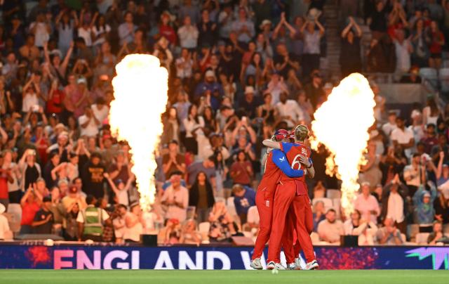 England's Lauren Bell (R) celebrates with teammates after they won the ICC Women's Twenty20 (T20) cricket world cup 2026 semi-final game between England and South Africa, at The Oval in London on July 2, 2026. (Photo by JUSTIN TALLIS / AFP)