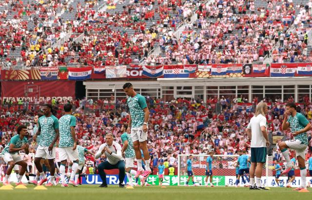 Portugal's forward #07 Cristiano Ronaldo (C) warms up ahead of the 2026 World Cup round of 32 football match between Portugal and Croatia at the Toronto Stadium in Toronto on July 2, 2026.  (Photo by Cole Burston / AFP)