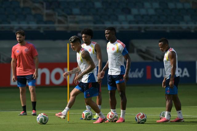Colombia's midfielder #08 Jorge Carrascal, Colombia's defender #17 Johan Mojica, Colombia's forward #09 Jhon Cordoba and Colombia's midfielder #21 Jaminton Campaz take part in an MD-1 training session at the Sporting KC Stadium in Kansas City on July 2, 2026, on the eve of the 2026 World Cup round of 32 football match between Colombia and Ghana. (Photo by JUAN MABROMATA / AFP)