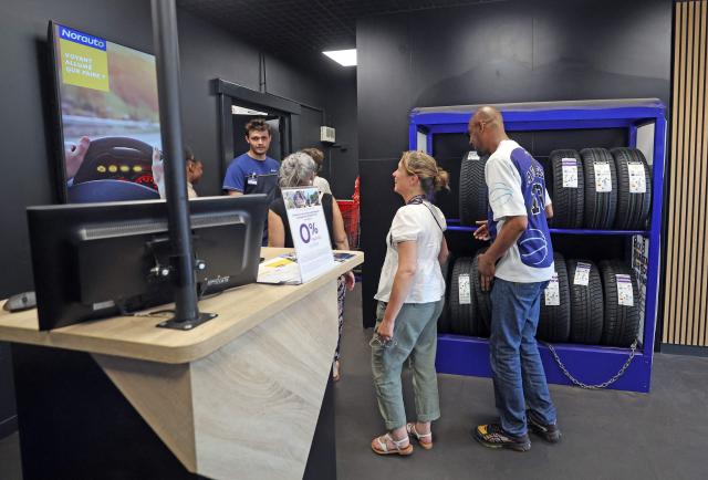 Norauto HR managers explain garage operations to former inmates during a "Day at Norauto" event, organized by M6 Foundation, in Villeneuve-d'Ascq on June 24, 2026. The scene takes place at Norauto, where six former inmates took part in a day-long event organized in late June by the M6 Foundation, which works to help people under judicial supervision reintegrate into society. For participating companies, these events also help address recruitment challenges in certain fields. (Photo by Francois LO PRESTI / AFP)