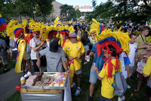 Colombian fans take part in a "banderazo" flag-waving gathering at Mill Creek Park in Kansas City on July 2, 2026, on the eve of the 2026 World Cup round of 32 football match between Colombia and Ghana. (Photo by JUAN MABROMATA / AFP)