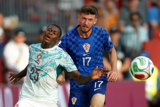 Portugal's defender #25 Nuno Mendes and Croatia's midfielder #17 Petar Sucic fight for the ball during the 2026 World Cup round of 32 football match between Portugal and Croatia at the Toronto Stadium in Toronto on July 2, 2026.  (Photo by Kamil Krzaczynski / AFP)