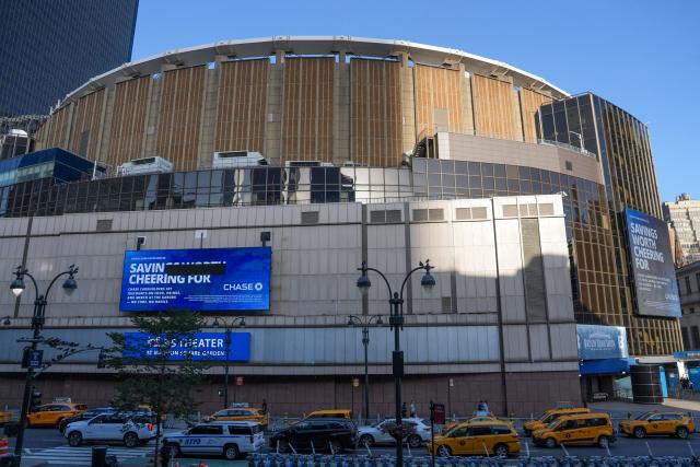 City taxis line up otuside Madison Square Garden in Manhattan, New York on July 2, 2026. Increasing signs point to a mega-bash for the A-list celebrity couple Taylor Swift and Travis Kelce at Madison Square Garden kicking off on July 2, 2026 with a rehearsal dinner. Rumors have run rampant for weeks that the 36-year-old pop superstar and the three-time NFL Super Bowl winner, also 36, could wed at the storied sports arena, home to the New York Knicks, the newly crowned NBA champions. (Photo by Ryan MURPHY / AFP)