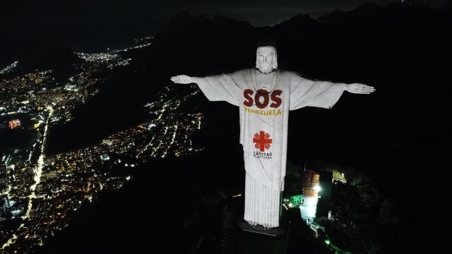 This aerial view shows the Christ the Redeemer monument displaying the message "SOS Venezuela" and the logo of Caritas, in solidarity with the victims of the deadly twin earthquakes that struck on June 24, in Rio de Janeiro, Brazil, on July 2, 2026. (Photo by Jose Osorio / AFP)